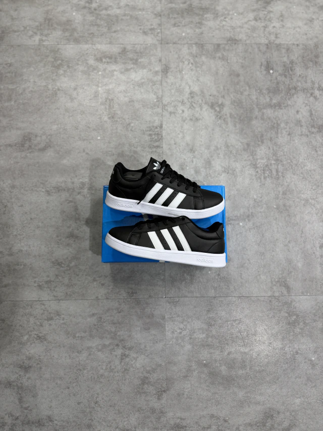Tenis Adidas